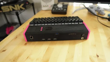 Корпус компьютера с клавиатурой MiSTer FPGA...... 1