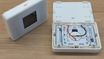 Еще один чехол с батарейкой ААА для термометра Xiaomi Blu.. 1