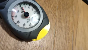 Верхнее крепление консоли Suunto с зажимом для подводного... 1