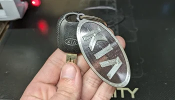 Брелки с логотипом Kia (разноцветные боевые)............