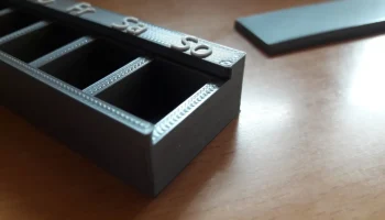 дот с зажимом на английском или немецком ярлыках на кажды.. 4