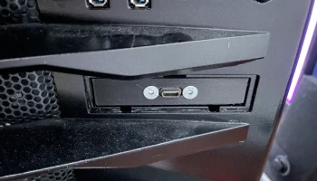 Крепление разъема Corsair Carbide Air 740 1