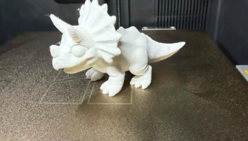 Симпатичный чиби-трицератопс - качественная детальная 3D-... 1
