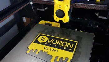 Логотип Melty Voron Design с серийным номером......