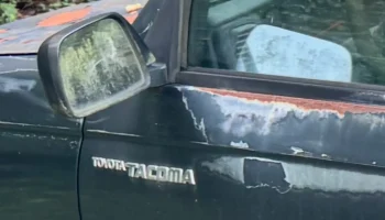 Эмблема двери Toyota Tacoma (Tacoma 1-го поколения)......... 4