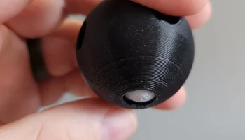 Невозможная игрушка для кошек с принтом на месте............