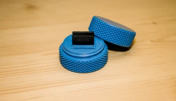 Держатель SD-карты с винтовым креплением на 7 SD-карт.......