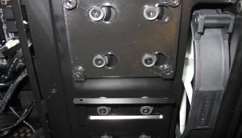 Совместимость с креплением SSD с серией Phanteks Enthoo.....