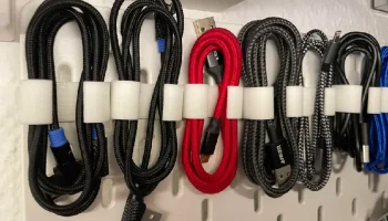 Крючок для USB-кабеля Ikea Skadis