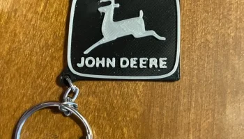 Брелок с логотипом John Deere