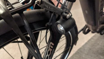 Крепление арки передней амортизационной вилки Aventon...... 8