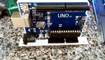 Вертикальное крепление на бампере Arduino............