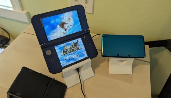 Стенды 3DS (для Kid Icarus Uprising) (2 варианта)...........