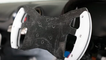 Рулевое колесо Formula/GT3 из углеродного волокна и лампа... 1
