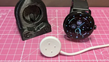 Подставка для зарядки Pixel Watch 3 (45 мм)...... Подставка для зарядки Pixel Watch 3 (45 мм)......