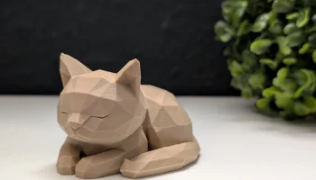 Низкополигональная спящая кошка 8
