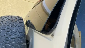 Заднее стекло Toyota FJ Cruiser (замок открыт)............ 2