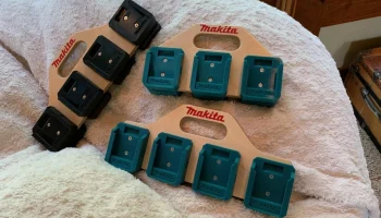 Прочный держатель аккумулятора Makita........ 3