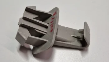 Зажим для солнцезащитной шторки Ford......... 3