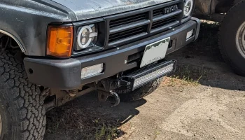 Кронштейны номерного знака Toyota 4Runner первого поколен...
