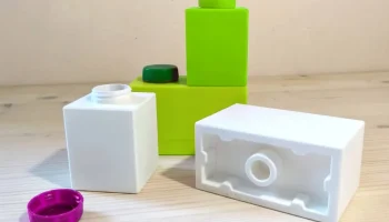 Штабелируемая коробка в стиле LEGO с крышками от поп-буты...