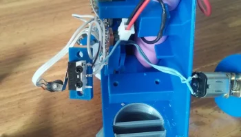 Управляемая версия шагающего робота-дрона с качающимся те... 2