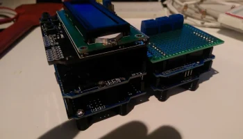 Двойной настенный кронштейн Arduino Uno............ 1