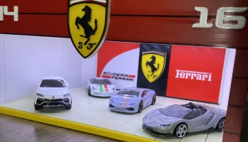 Диорама 1:64 Гараж Феррари 3