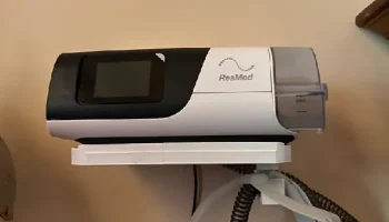 Настенный кронштейн для аппарата Airsense 11 CPAP......... 4