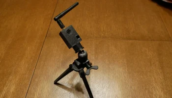 Komplettes Stativ mit Kugelkopf-Adapter und Geh&auml;use f&uuml;r e..