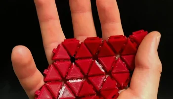 Triangular chainmail like fabric