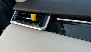 Автомобильный держатель кабеля 1