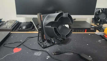 Крепление для настольного вентилятора в стиле Noctua...