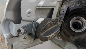 Держатель бензобака Toyota Tacoma Держатель бензобака Toyota Tacoma