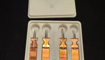 Коробка с набором насадок FlashForge AD5X...... 1