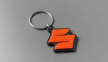 брелок с логотипом Suzuki 1
