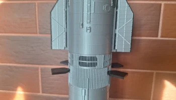 Космический корабль SpaceX и орбитальная стартовая башня в м 9
