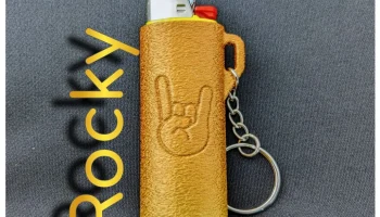 Брелок в виде зажигалки Bic - кровь, рога из пальцев и Pa... 2