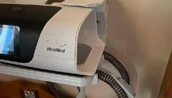 Настенный кронштейн для аппарата Airsense 11 CPAP......... 1