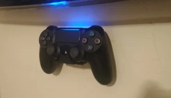 Настенное крепление для контроллера PlayStation 4 Dualshock Настенное крепление для контроллера PlayStation 4 Dualshock