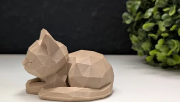 Низкополигональная спящая кошка 7