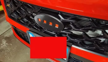 Hyundai Kona N Передний логотип Морзе