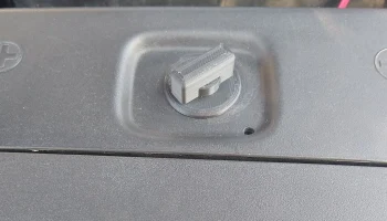 Барашковая гайка крышки аккумуляторного отсека для Toyota... 5