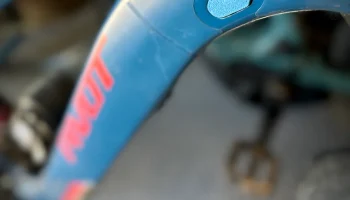 Крышка порта для кабеля Pivot Bike 1