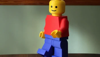 Мегафигура LEGO (масштаб 10:1)