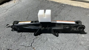 Toyota Compact Scissor Jack Pinch Weld Pad 2