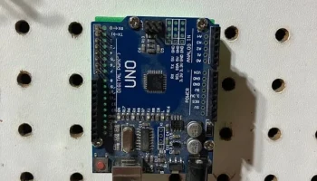Держатель Arduino для крепления на перфорированной доске....