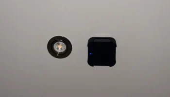 Настенный кронштейн Aqara M3 Hub 2