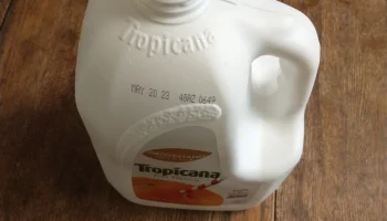 Белый кувшин для апельсинового сока Tropicana из полиэтил... 1