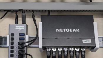 ДЕРЖАТЕЛЬ DIN NETGEAR или MikroTik 3